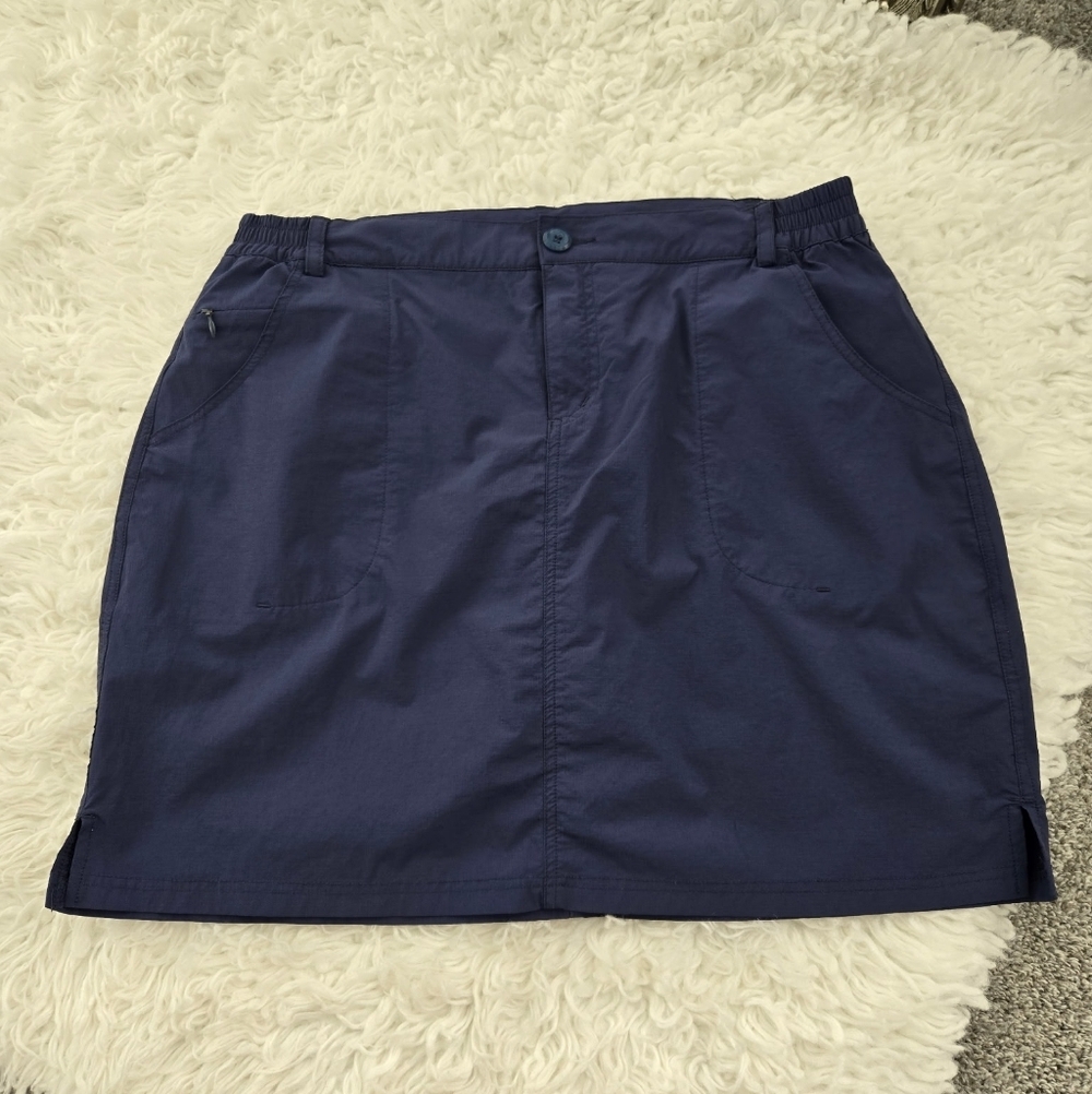 WILLIT Size Large Ripstop Skort in Navy. Outdoor. hiking. Golf. Good preowned co